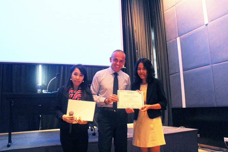 ตัวแทนจากทาง Educatepark (พี่บอม) รับรางวัล Certificate of Appreciation