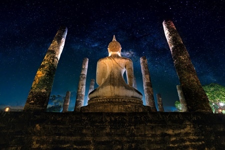 Sukhothai Historical Park - Wat Mahathat in Night Lights 
